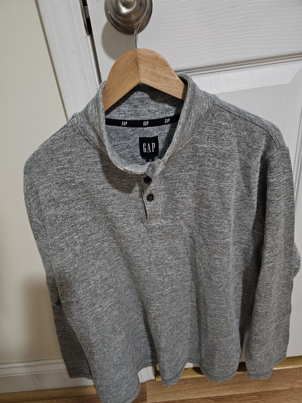 GAP Men's Gray Heather Henley Sweater